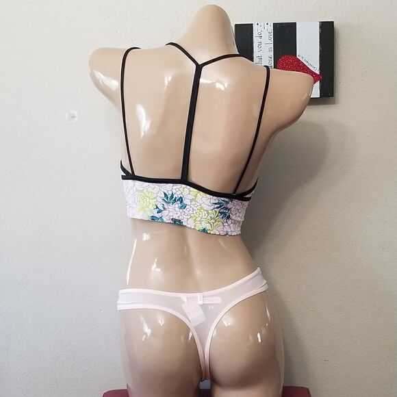 SMALL PINK Victoria's Secret Bra Set - Picture 2 of 14